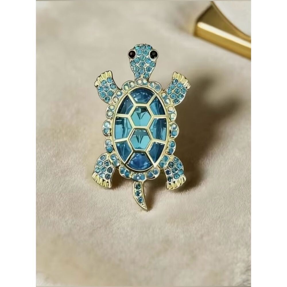 🩵 Betsey Johnson stunning blue crystal turtle brooch  🩵